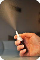 Saneringsvätska såsom bensaltensid finns i nässpray